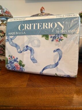 Vintage NIP/NOS Criterion by Dan River Blue Ribbon Floral Twin Sheet Set